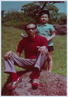 Yoshida with his son, Naoji, 1971